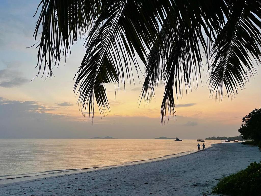 Diamond Plaza Hotel Grand Anse  Bagian luar foto